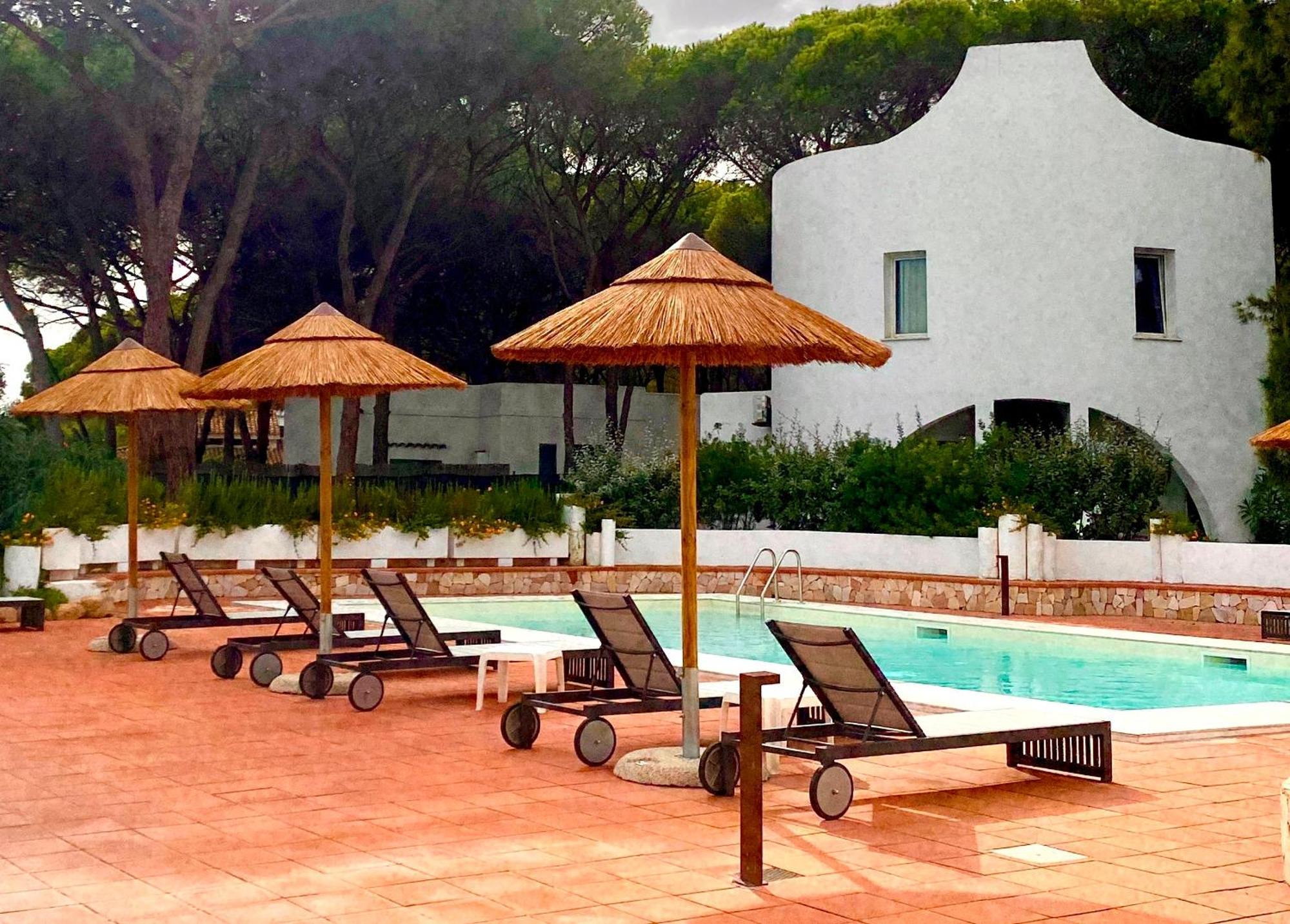 Hotel Mare Pineta Santa Margherita di Pula Esterno foto